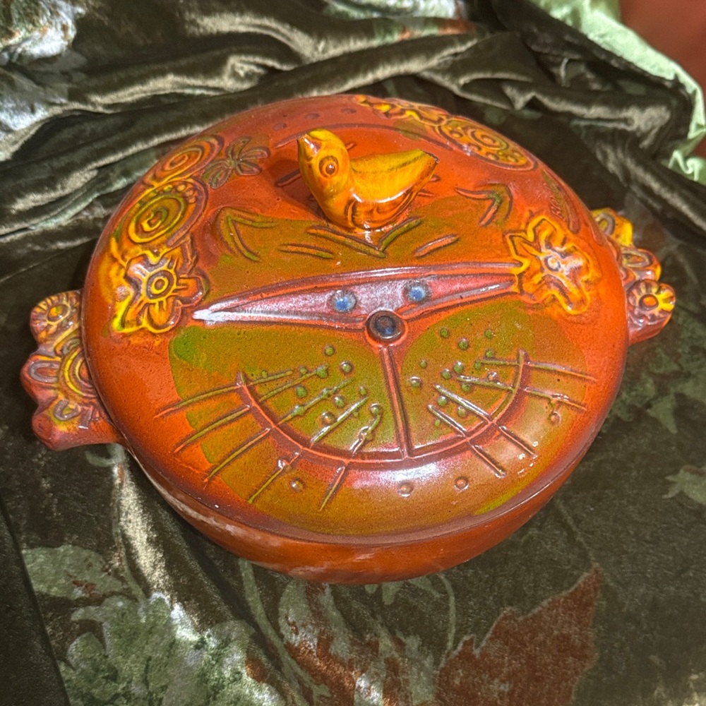 Whimsical Cat Design Bakeware with Bird Knob - Orange